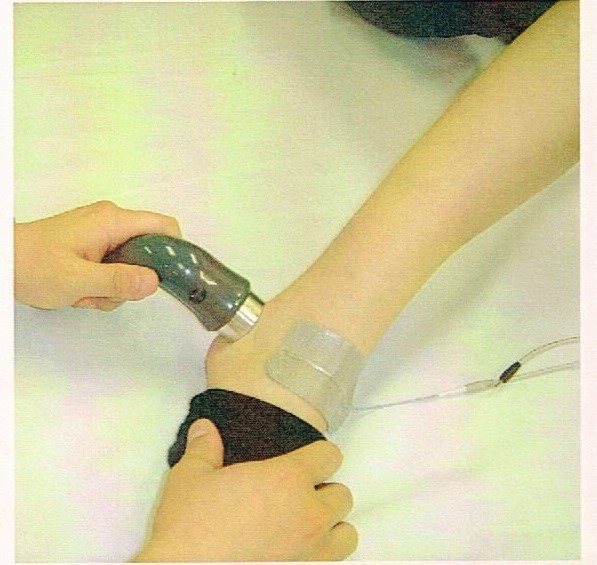 img src=”ashikansetsu.jpeg” alt=”江井ヶ島でこの1台。超音波コンビネーションを使った足関節捻挫の治療”